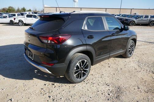 Mosaic Black Metallic 2026 Chevrolet Trailblazer LT