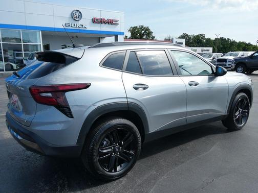 Sterling Gray Metallic 2025 Chevrolet Trax ACTIV