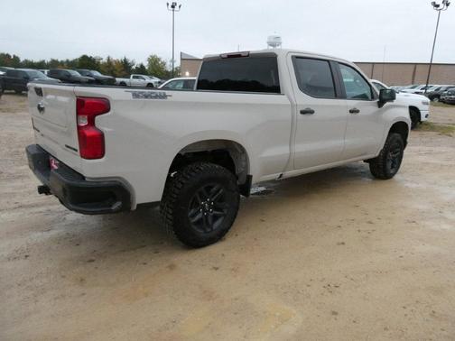 White Sands 2026 Chevrolet Silverado 1500 Custom Trail Boss