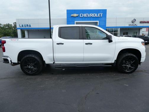 Summit White 2022 Chevrolet Silverado 1500 Custom