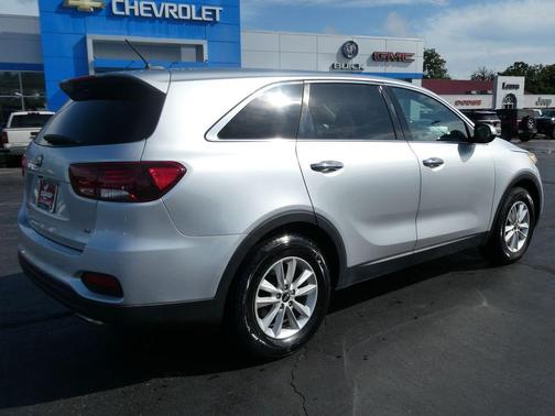Sparkling Silver 2019 Kia Sorento LX
