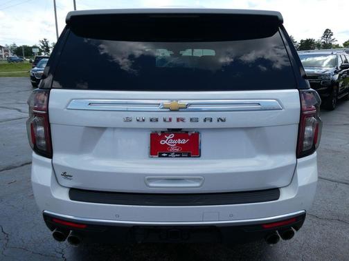 Iridescent Pearl Tricoat 2021 Chevrolet Suburban High Country