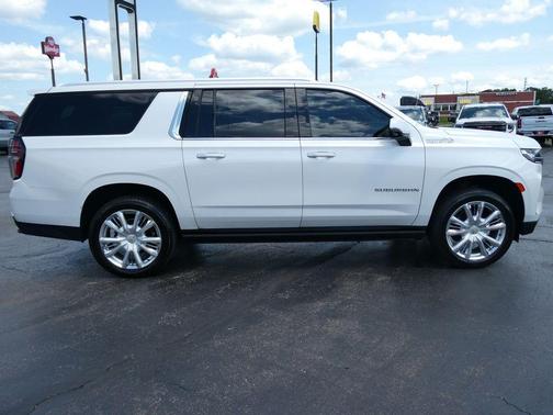 Iridescent Pearl Tricoat 2021 Chevrolet Suburban High Country