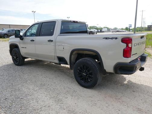 White Sand 2026 Chevrolet Silverado 2500 Custom