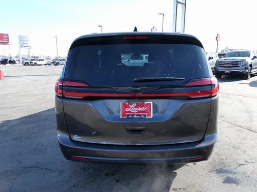 2023 Chrysler Pacifica Touring-L