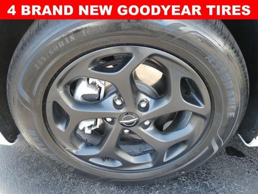 Bright White Clearcoat 2024 Chrysler Pacifica Hybrid Select