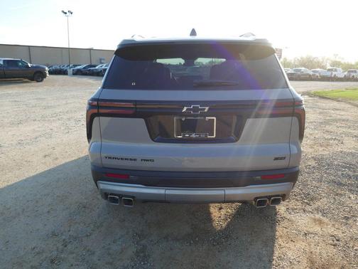 Sandstone Gray 2026 Chevrolet Traverse Z71