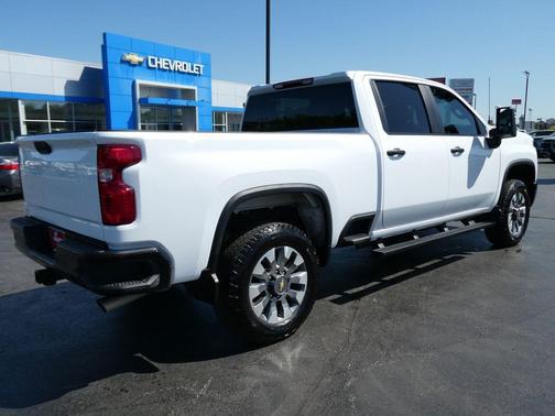 Summit White 2025 Chevrolet Silverado 2500 Custom