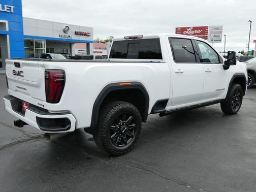 Summit White 2024 GMC Sierra 2500 AT4