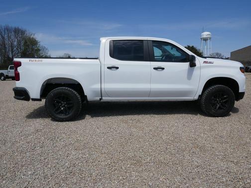 Summit White 2026 Chevrolet Silverado 1500 Custom Trail Boss
