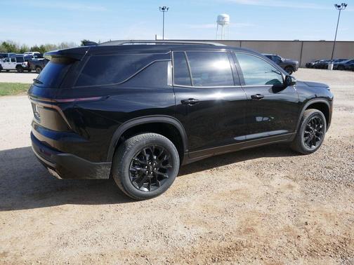 Mosaic Black Metallic 2026 Chevrolet Traverse LT