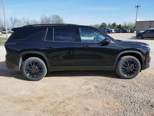 Mosaic Black Metallic 2026 Chevrolet Traverse LT