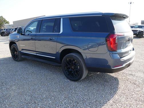 Metallic 2026 GMC Yukon XL Elevation