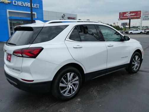 Iridescent Pearl Tricoat 2024 Chevrolet Equinox Premier
