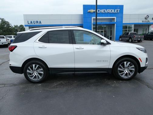 Iridescent Pearl Tricoat 2024 Chevrolet Equinox Premier