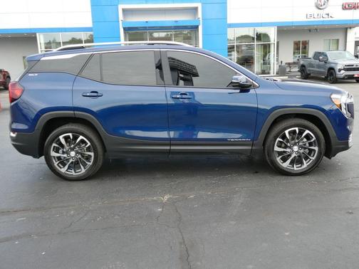 Marine Metallic 2022 GMC Terrain SLT