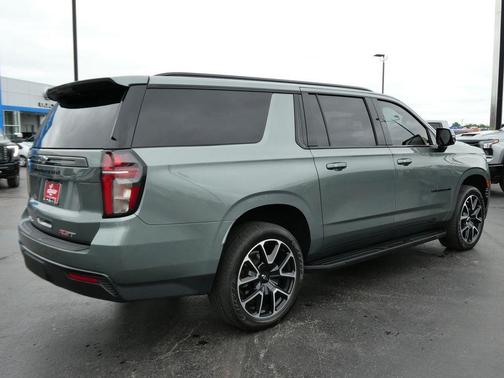 Silver Sage Metallic 2024 Chevrolet Suburban RST