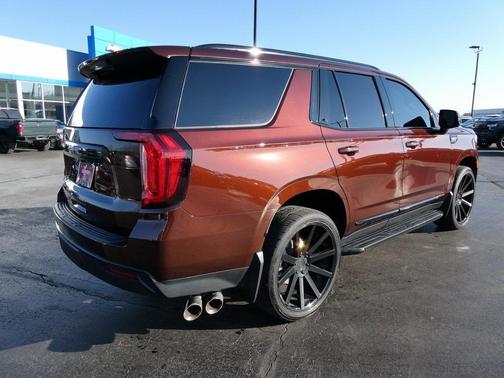 2023 GMC Yukon SLT