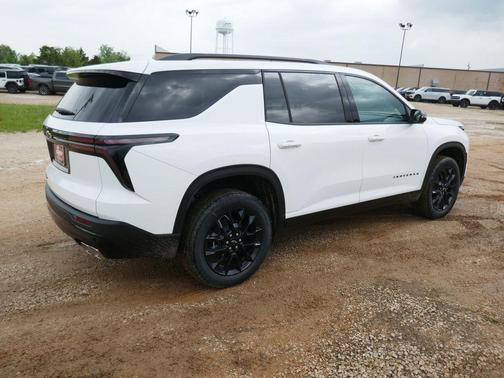 Summit White 2026 Chevrolet Traverse LT