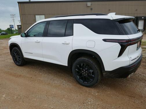 Summit White 2026 Chevrolet Traverse LT