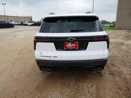 Summit White 2026 Chevrolet Traverse LT
