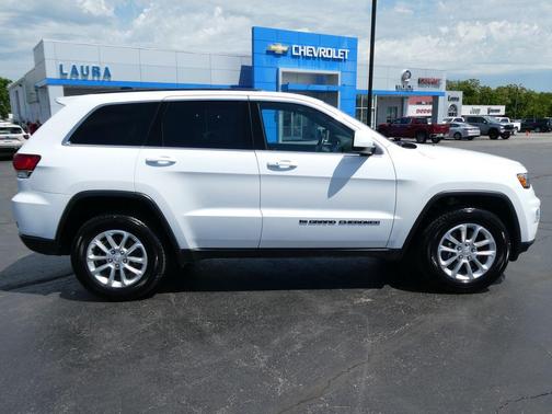 Bright White Clearcoat 2022 Jeep Grand Cherokee WK Laredo