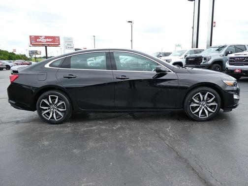 Mosaic Black Metallic 2022 Chevrolet Malibu RS
