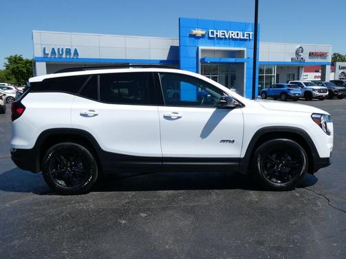 Summit White 2023 GMC Terrain AT4
