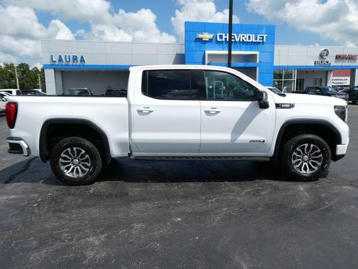 Summit White 2022 GMC Sierra 1500 AT4