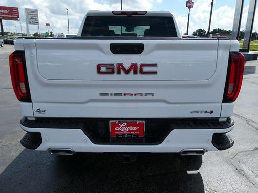 Summit White 2022 GMC Sierra 1500 AT4