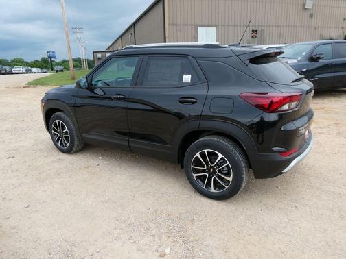 Mosaic Black Metallic 2026 Chevrolet Trailblazer LT