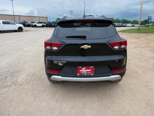 Mosaic Black Metallic 2026 Chevrolet Trailblazer LT