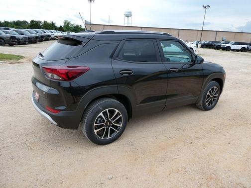 Mosaic Black Metallic 2026 Chevrolet Trailblazer LT