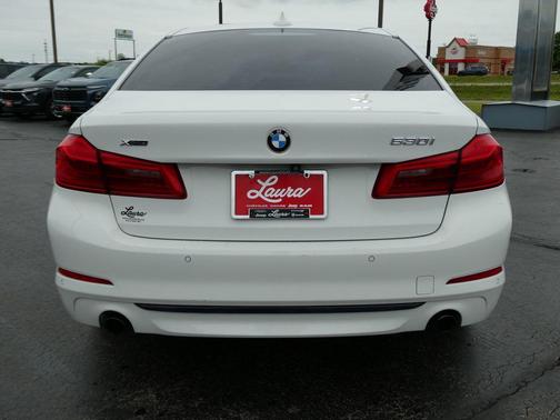 Alpine White 2019 BMW 530 i xDrive