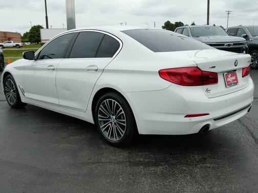 Alpine White 2019 BMW 530 i xDrive