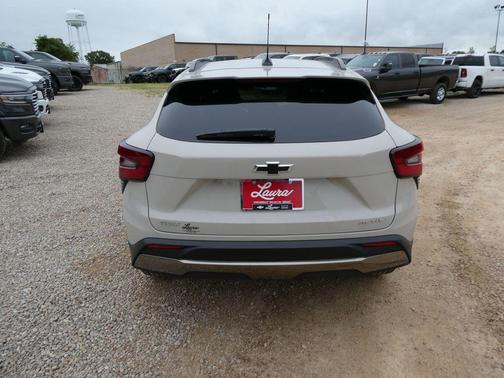 White Sand 2026 Chevrolet Trax ACTIV