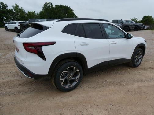 Summit White 2026 Chevrolet Trax LT
