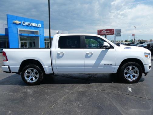 Bright White Clearcoat 2019 RAM 1500 Big Horn