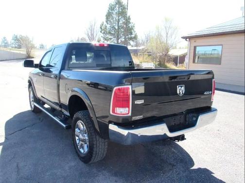 Brilliant Black Crystal Pearlcoat 2018 RAM 2500 Laramie Crew Cab 4x4 6'4' Box
