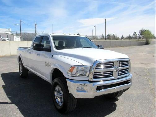 Bright White Clearcoat 2017 RAM 2500 Big Horn Crew Cab 4x4 8' Box