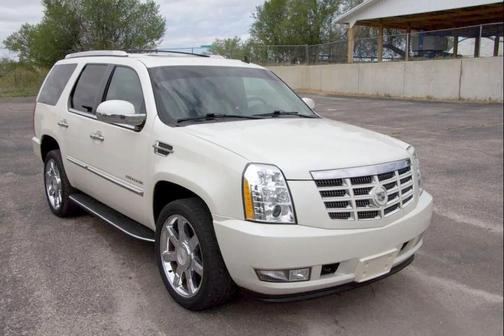 White Diamond Tricoat 2010 Cadillac Escalade Luxury