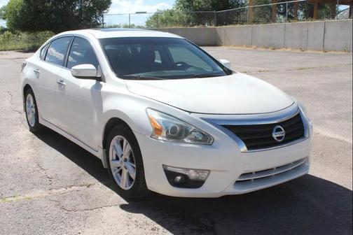 Pearl White 2014 Nissan Altima 2.5 SV