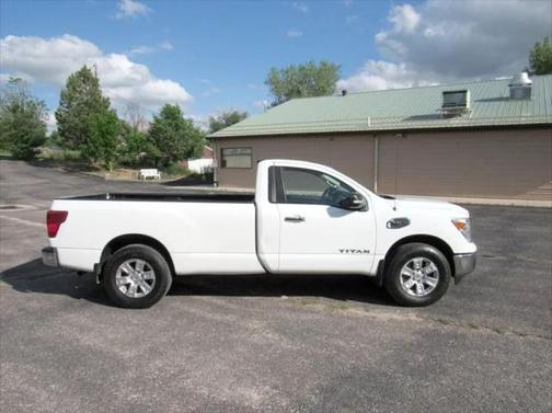 2017 Nissan Titan SV