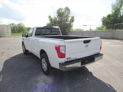 2017 Nissan Titan SV