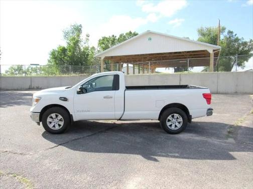 2017 Nissan Titan SV