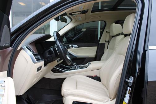 Black Sapphire Metallic 2019 BMW X7 xDrive40i