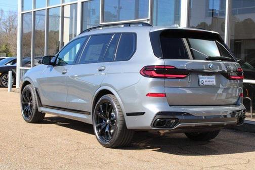 2025 BMW X7 M60i