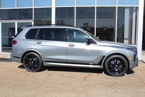 2025 BMW X7 M60i
