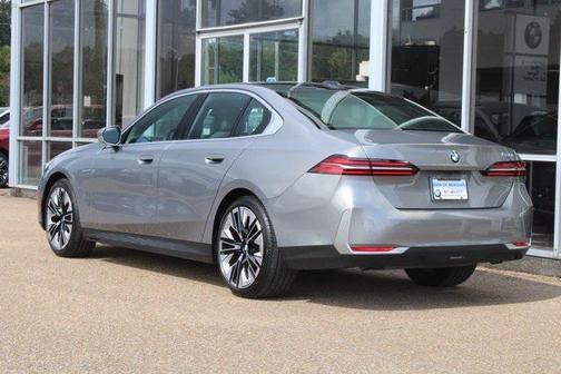 2025 BMW 530 530i
