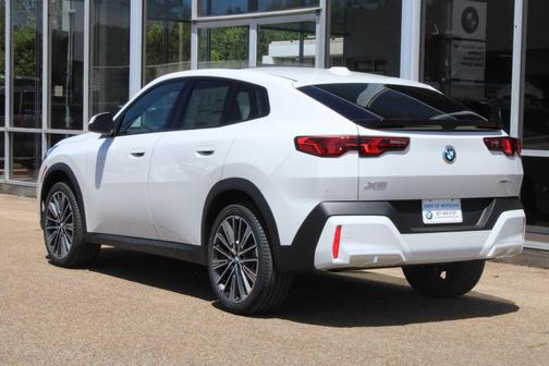 Alpine White 2026 BMW X2 xDrive28i